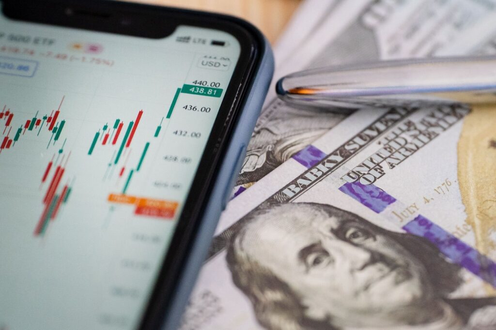 ビットコイン投資で本当に儲かる？初心者が知るべき稼ぎ方と成功のコツ